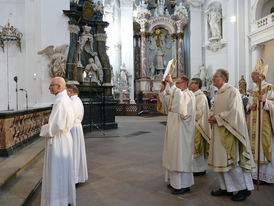 Diakonenweihe im Fuldaer Dom (Foto: Karl-Franz Thiede)